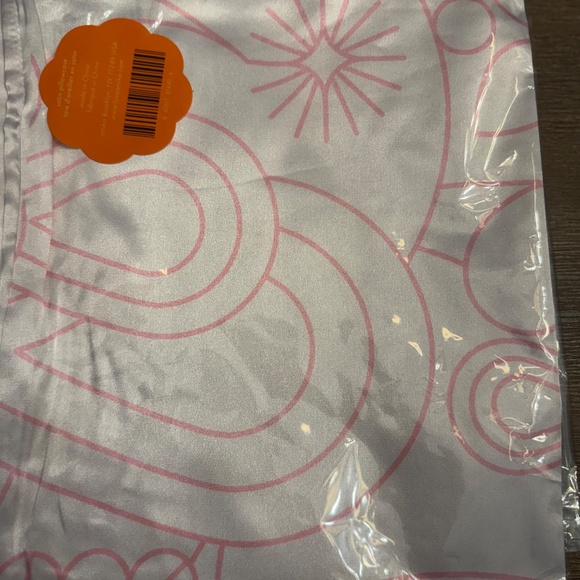 NWT AMIKA Set of 2 Silk Pillowcases - Picture 3 of 5